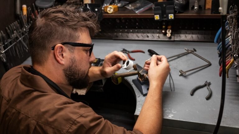 Read more about the article Complete Guide to Industrial Fasteners: From Screws, Bolts to Anchors